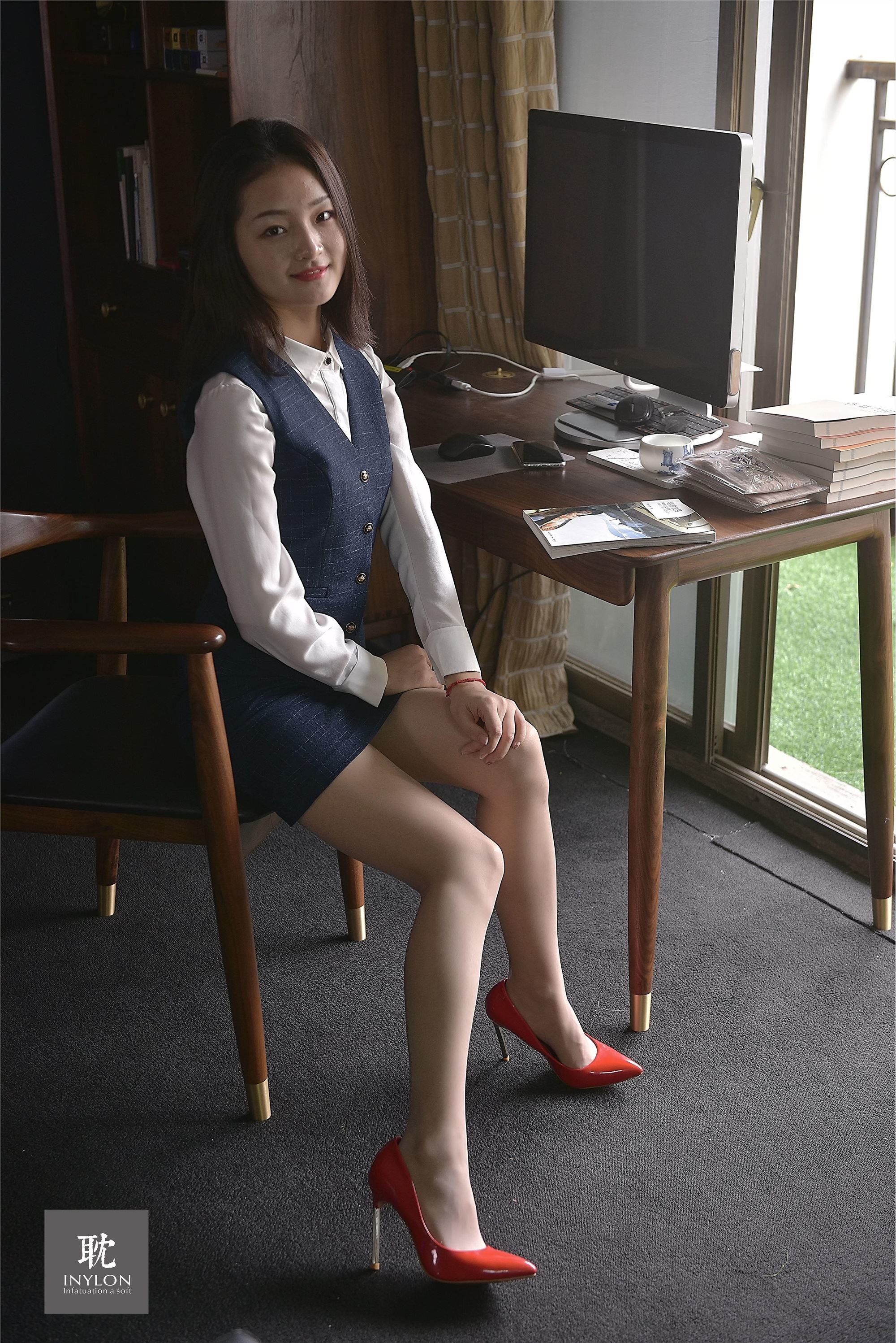 IESS异思趣向《普惠集242》- 模特：格格《主持人格格》